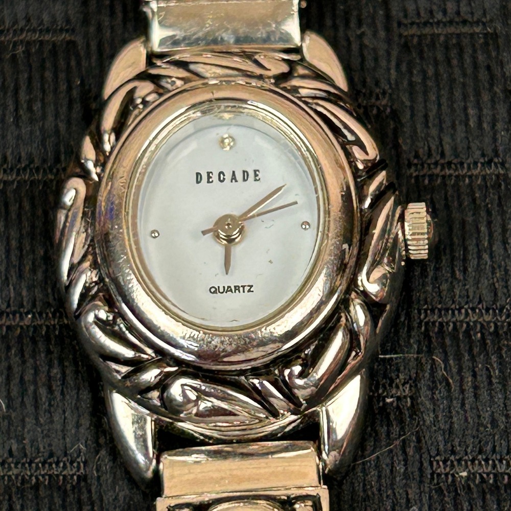 Decade Quartz‎ Watch Womens Oval White Dial Silver Filigree Hybrid Strap 48708